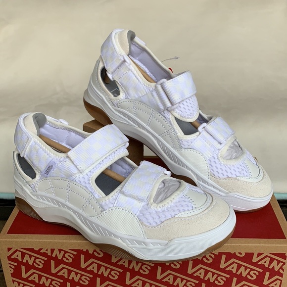 Meet your Posher, Vans - Picture 6 of 16